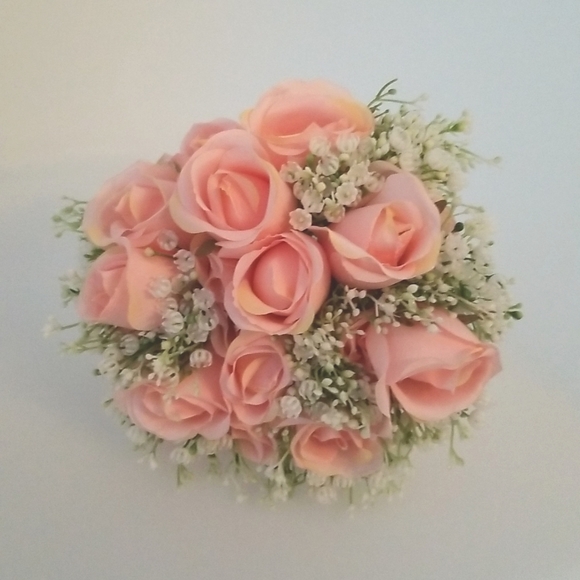 Bundle of 1 pink roses bouquet, 1 wristband and 2 groom's men boutonniere - Picture 5 of 5